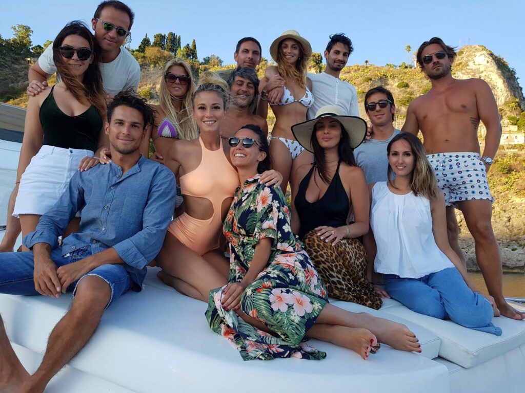 Diletta Leotta con amici a Isola Bella TaorminaNews24