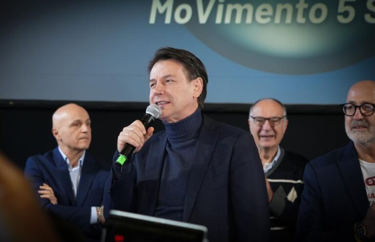 Conte: “Urso deve trattare l’ingresso dello Stato in Stellantis”