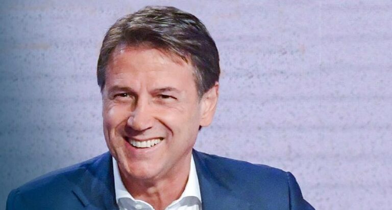 Conte: “Meloni pensa ai pandori e il carrello della spesa va alle stelle”