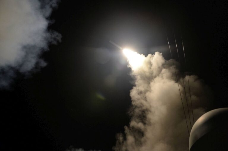 Le forze Usa conducono raid su obiettivi Houthi