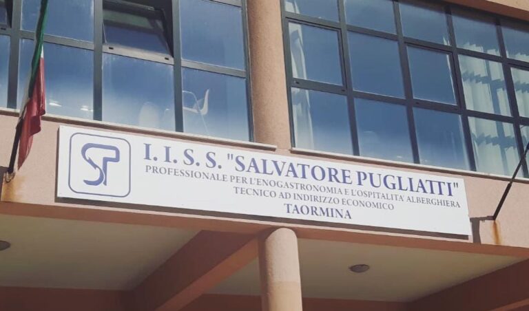 Raffica di sospensioni all’Istituto “Pugliatti” di Taormina: stop per 30 studenti