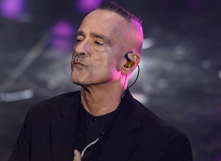 Sanremo, Ramazzotti canta per la pace. Standing ovation per Morandi