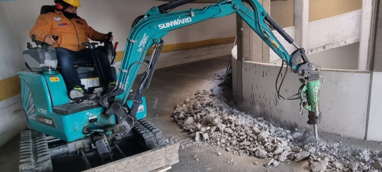 Parcheggio Lumbi, via marciapiedi e gradini dalle rampe: avviati i lavori