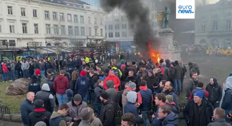Gli agricoltori invadono Bruxelles