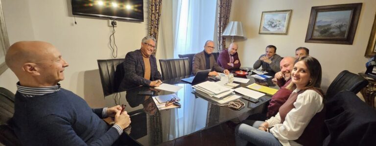 Raccolta rifiuti, il sindaco di Taormina annuncia la risoluzione con la ditta
