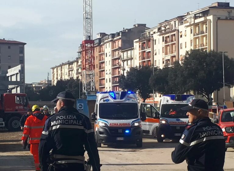 Crollo in cantiere supermercato a Firenze, salito a tre il bilancio dei morti