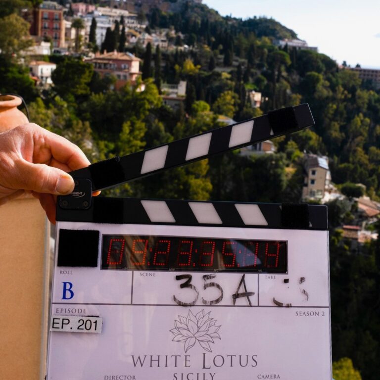 Onda lunga “White Lotus”, a Taormina è ancora boom di prenotazioni Usa Onda lunga “White Lotus”, a Taormina è ancora boom di prenotazioni Usa