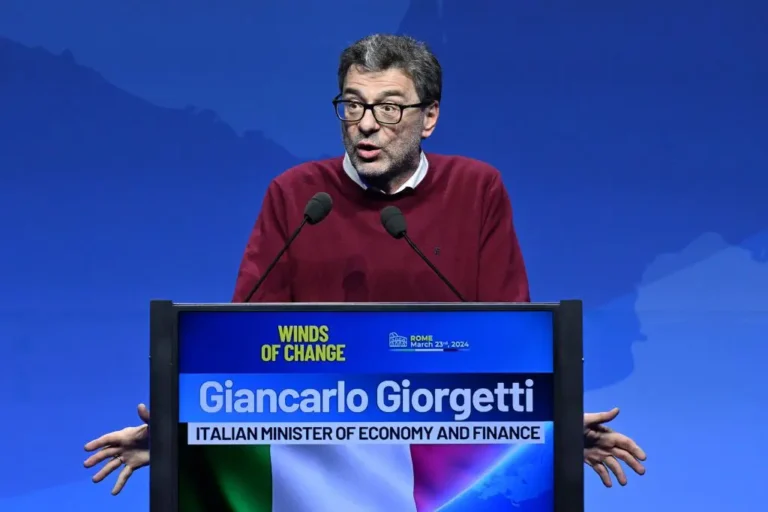 Superbonus, Giorgetti: “Stop a sconto in fattura e cessione del credito”