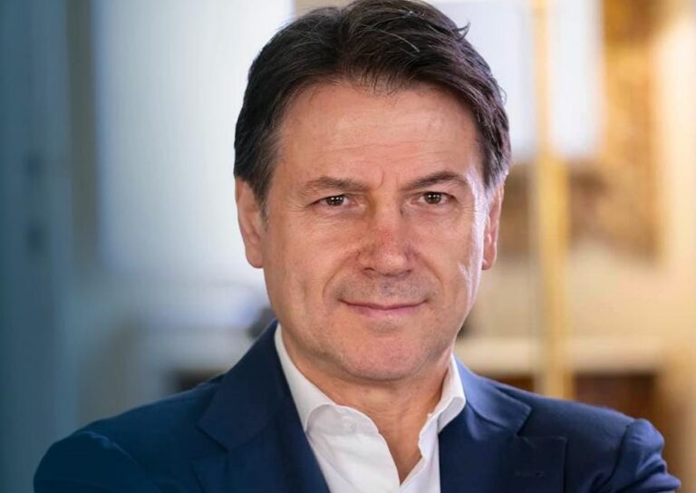Conte: “Non permetterò a Meloni e Salvini di distruggere il Paese”