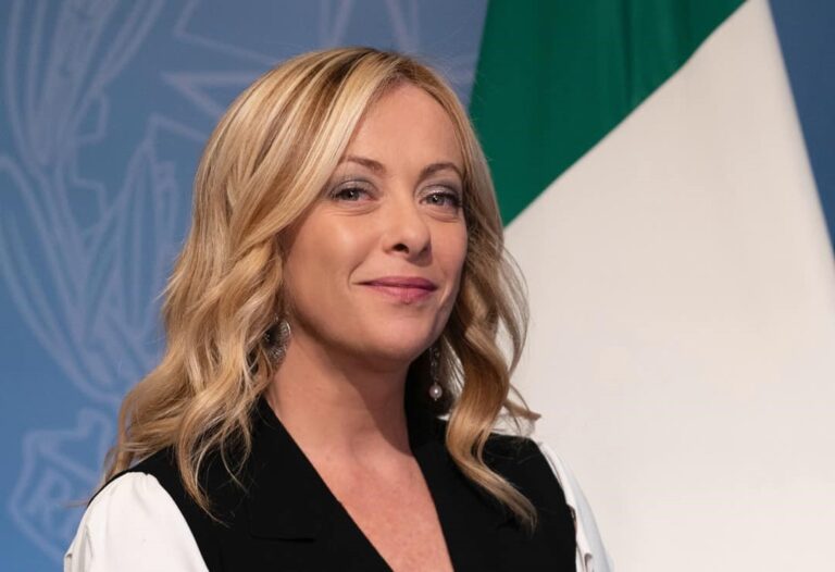 Meloni prepara il rimpasto di governo: dopo le Europee fuori 7 ministri Meloni prepara il rimpasto di governo: dopo le Europee fuori 7 ministri