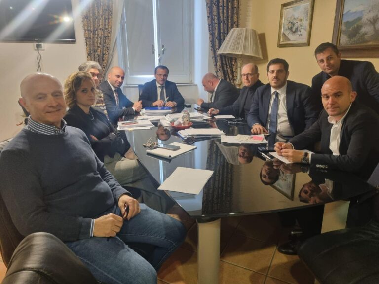 De Luca torna all’attacco di TaoArte: “Incarico ad un legale per sgomberare la Casa del Cinema” De Luca torna all’attacco di TaoArte: “Incarico ad un legale per sgomberare la Casa del Cinema”
