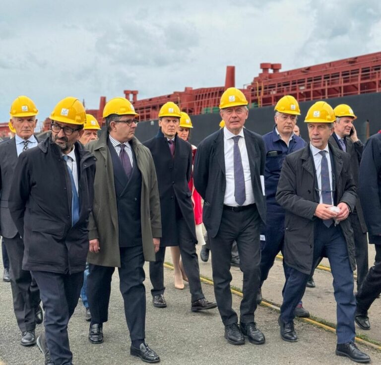 Ex Ilva, Toti: “Tracciata la via per il rilancio della siderurgia” Ex Ilva, Toti: “Tracciata la via per il rilancio della siderurgia”