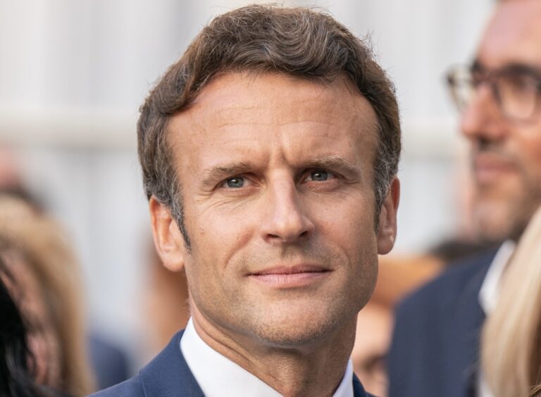 Macron “gioca” al generale. Truppe UE in Ucraina? No. Si ricordi i disastri francesi in Africa