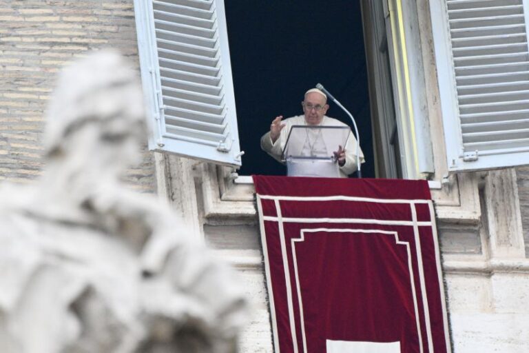 Papa: “Continuino i negoziati per cessate il fuoco a Gaza”