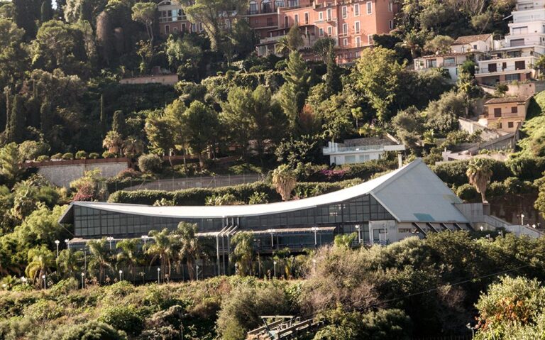 Ex piscina Taormina: “No alla transazione”, schiaffo da 6 mln al Comune
