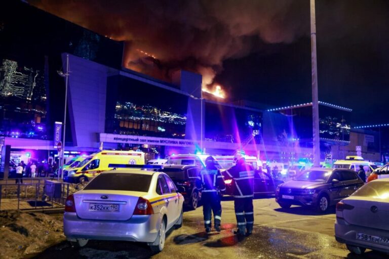 Attentato a Mosca, sale a 115 il bilancio delle vittime, 11 arresti