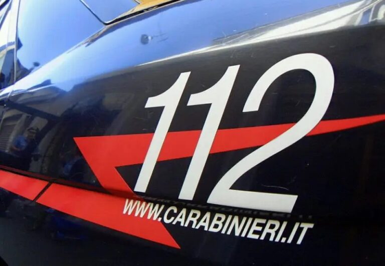 Giallo a Napoli, giovani fidanzati trovati morti in un box a Secondigliano Giallo a Napoli, giovani fidanzati trovati morti in un box a Secondigliano