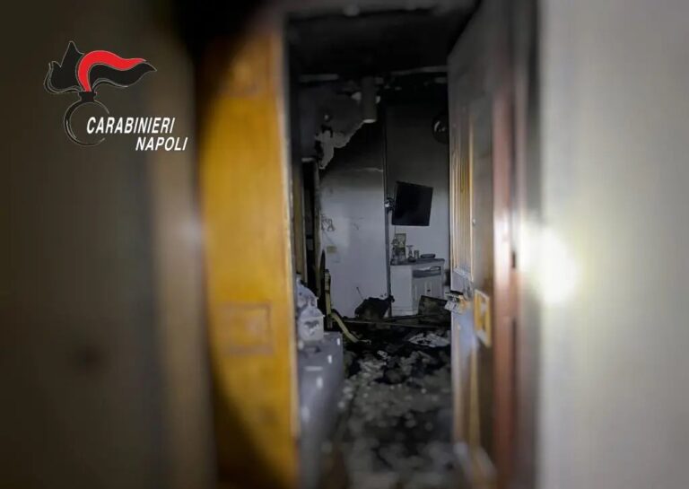 Carabiniere si lancia tra le fiamme e salva anziana