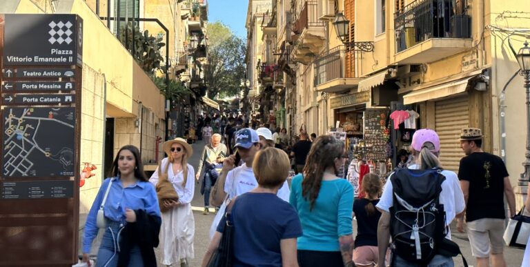 Isnart/Infocamere: “Imprese del turismo resistono”. Sicilia davanti a tutti con Taormina Isnart/Infocamere: “Imprese del turismo resistono”. Sicilia davanti a tutti con Taormina