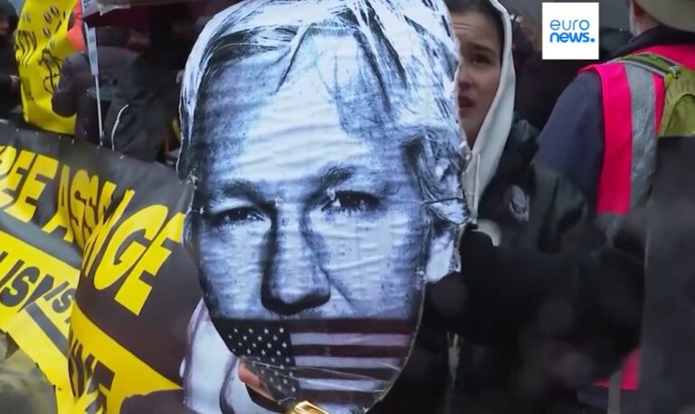 Assange, Biden apre alla possibilità di far cadere le accuse Assange, Biden apre alla possibilità di far cadere le accuse