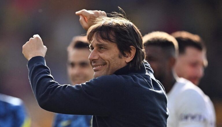 Napoli, assalto finale a Conte: 200 milioni per il sì