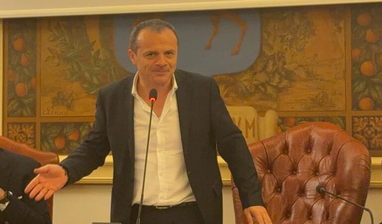 De Luca: “File per i tributi? E’ ovvio… A Taormina ho inviato 25 mila avvisi”