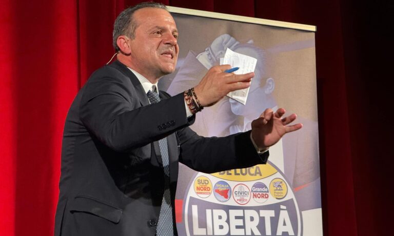 De Luca: “Abbiamo bisogno di 1 milione per proseguire la nostra attività politica…”