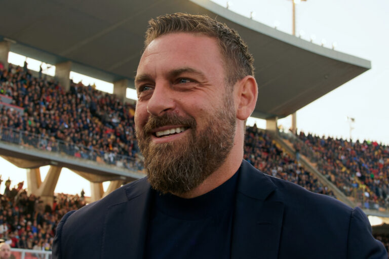 La Roma conferma De Rossi: “Resta con noi”