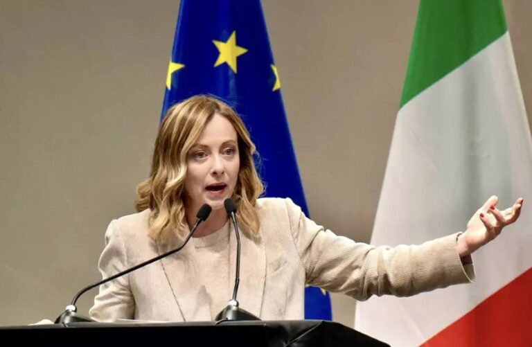 Meloni: “Invertire drammatica tendenza alla denatalità”