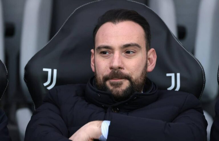 Napoli, la rifondazione in società parte da Manna