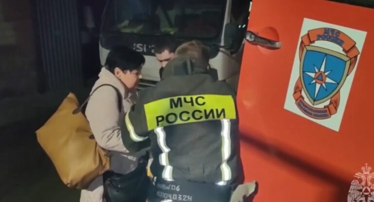 Russia: scoppia una diga, evacuati oltre undicimila cittadini a Orsk