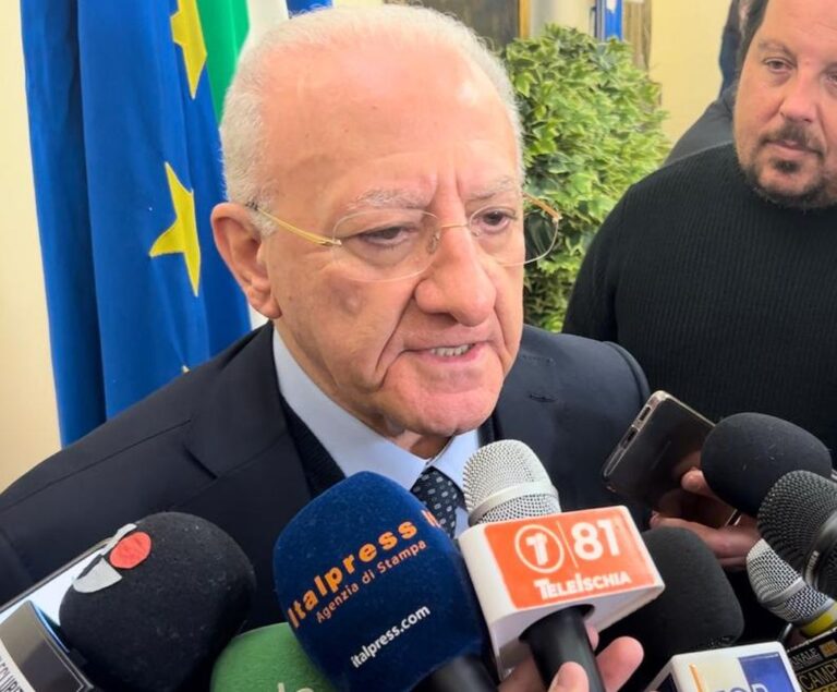 Zes, De Luca: “Al Sud tutto bloccato mentre al Nord sono operative”