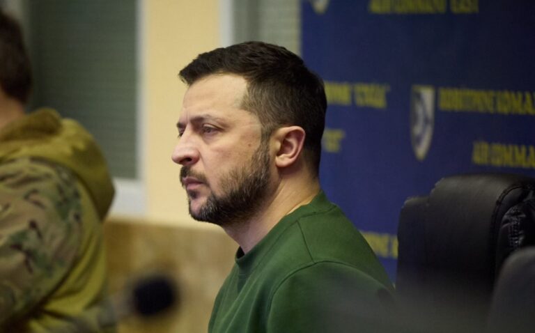 Zelensky: “Dateci le armi, spezzeremo la spina dorsale di Putin”