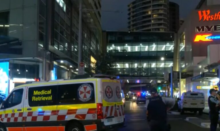 Attentato in un centro commerciale a Sidney: almeno 4 morti Attentato in un centro commerciale a Sidney: almeno 4 morti