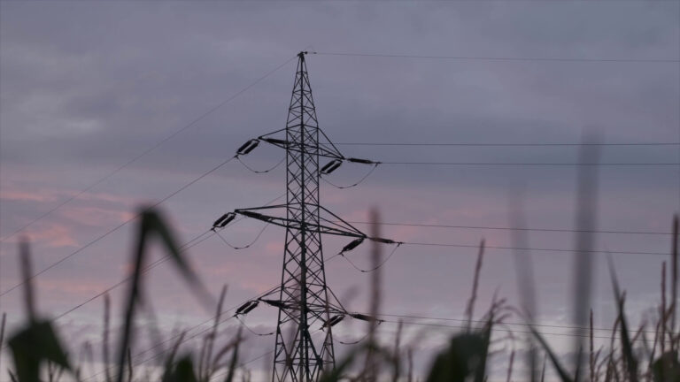 Elettricità, quotazioni mondiali a livelli pre-Covid