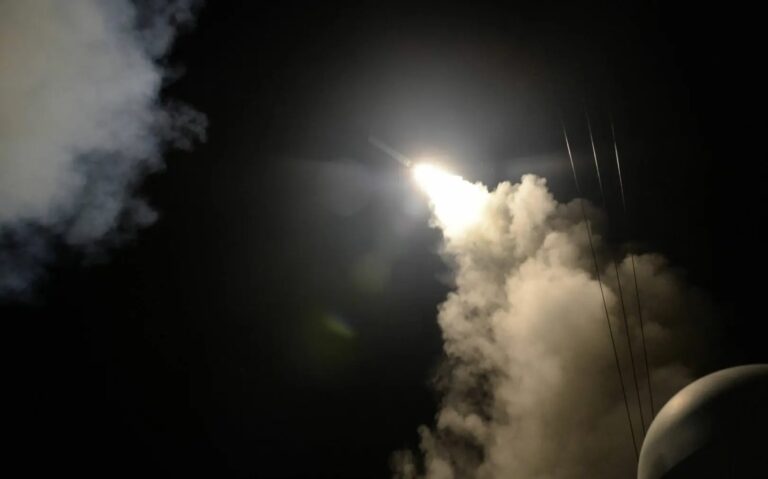 Missili e droni iraniani su Israele, notte di guerra in Medioriente