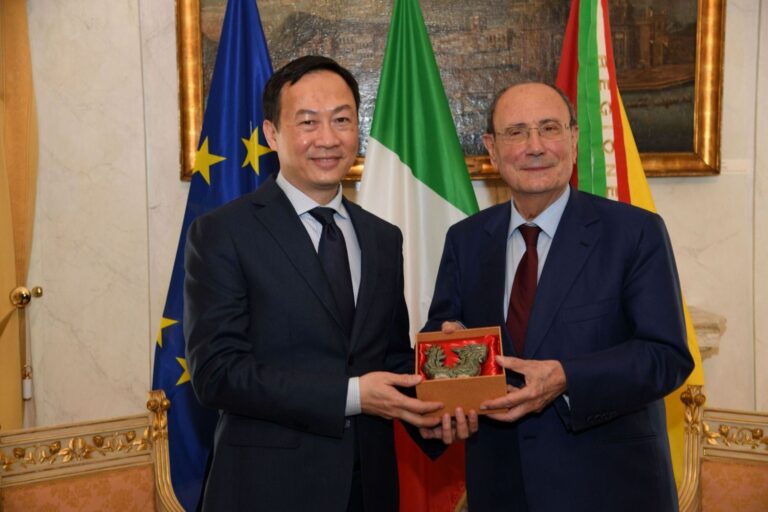 Schifani riceve in visita l’Ambasciatore del Vietnam in Italia Schifani riceve in visita l’Ambasciatore del Vietnam in Italia