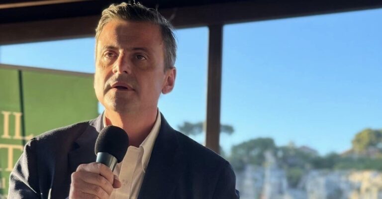 Calenda: “Meloni vuole un’Italia piccolissima”