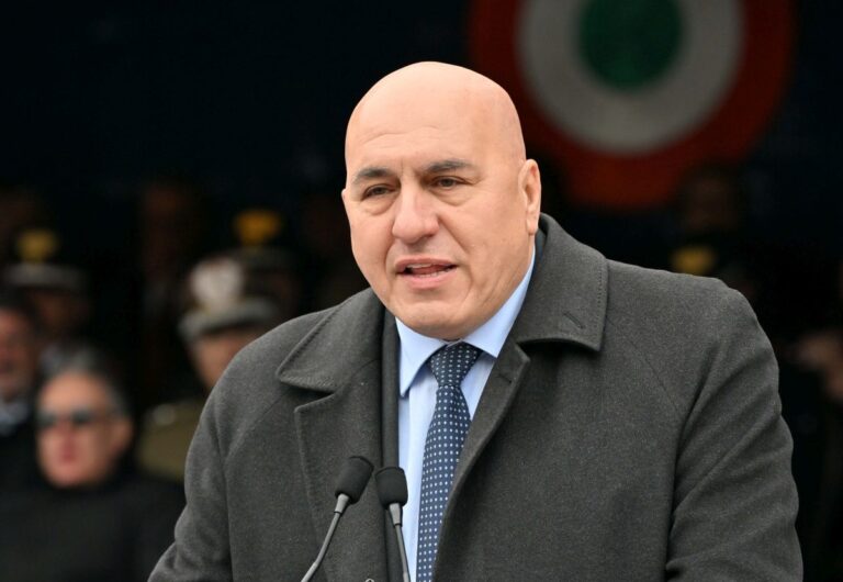 Crosetto lascia in ambulanza il Consiglio Supremo di Difesa