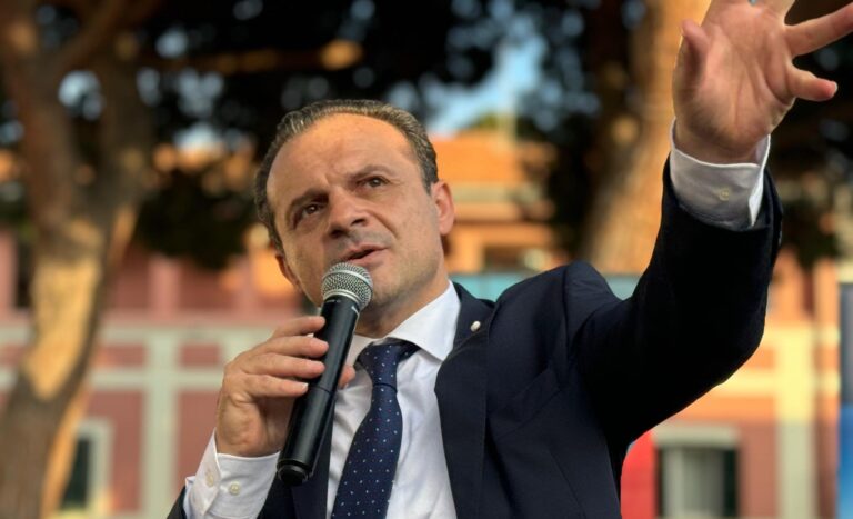 Il sindaco di Taormina: “Io sono l’antisistema. No a lezioni da incapaci”