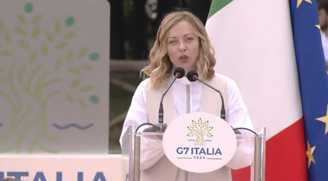 Meloni a Caivano: “Lo Stato non permette zone franche”