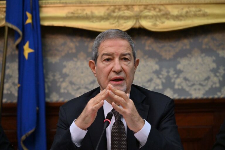 Campi Flegrei, Musumeci: “Bisogna essere pronti a ogni evenienza”