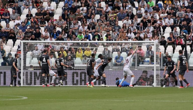 Rabiot evita il ko ma non i fischi, Juve-Salernitana 1-1