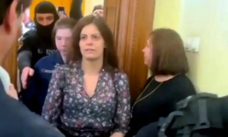 Ilaria Salis ha lasciato il carcere per i domiciliari