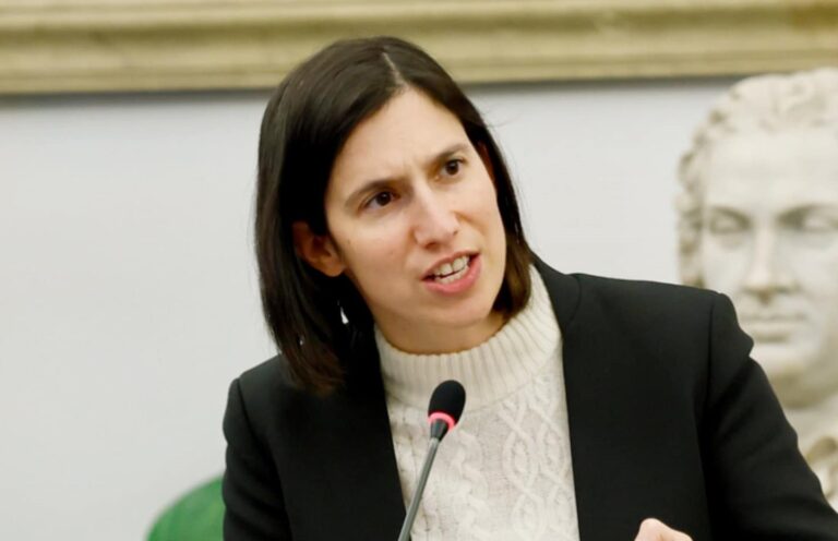 Schlein: “Tagliare le liste d’attesa, sanità ormai al collasso”