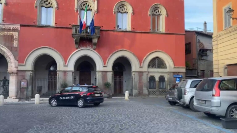 Sesso in cambio di aiuti economici, arrestato funzionario comunale