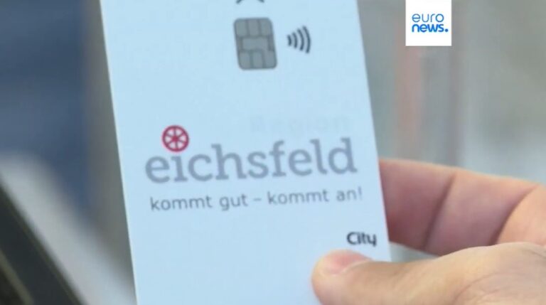 Germania, polemiche sul bancomat per i richiedenti asilo