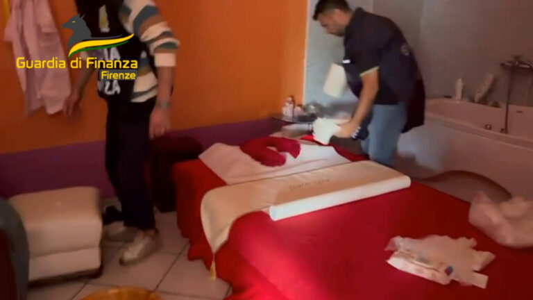 Scoperto a Firenze un centro massaggi a “luci rosse”