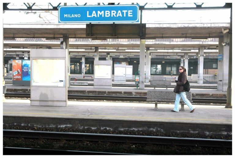 Poliziotto accoltellato alla stazione di Milano, è grave