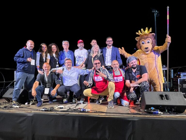 Il Pitone dello Stretto vince la prima edizione del Naxos Street Fish Il Pitone dello Stretto vince la prima edizione del Naxos Street Fish